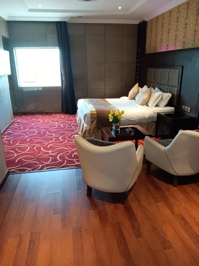 Park Hotel 2*